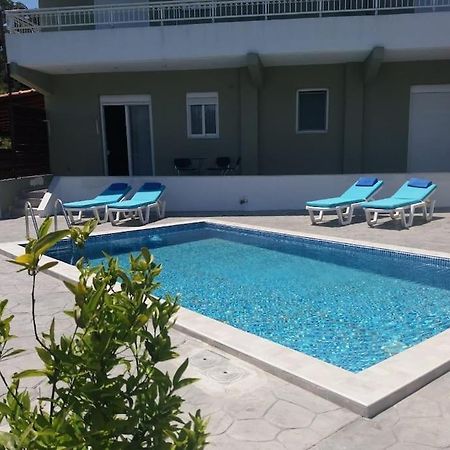 Greek Style Ground Floor Apartment & Pool เอียลิซอส ภายนอก รูปภาพ