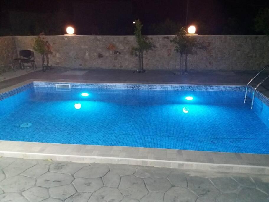 Greek Style Ground Floor Apartment & Pool เอียลิซอส ภายนอก รูปภาพ