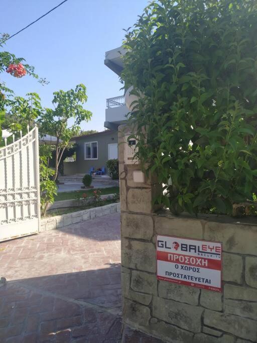 Greek Style Ground Floor Apartment & Pool เอียลิซอส ภายนอก รูปภาพ
