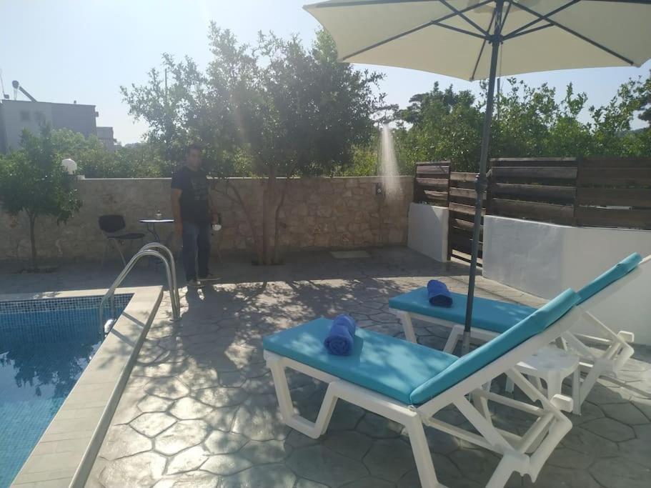 Greek Style Ground Floor Apartment & Pool เอียลิซอส ภายนอก รูปภาพ