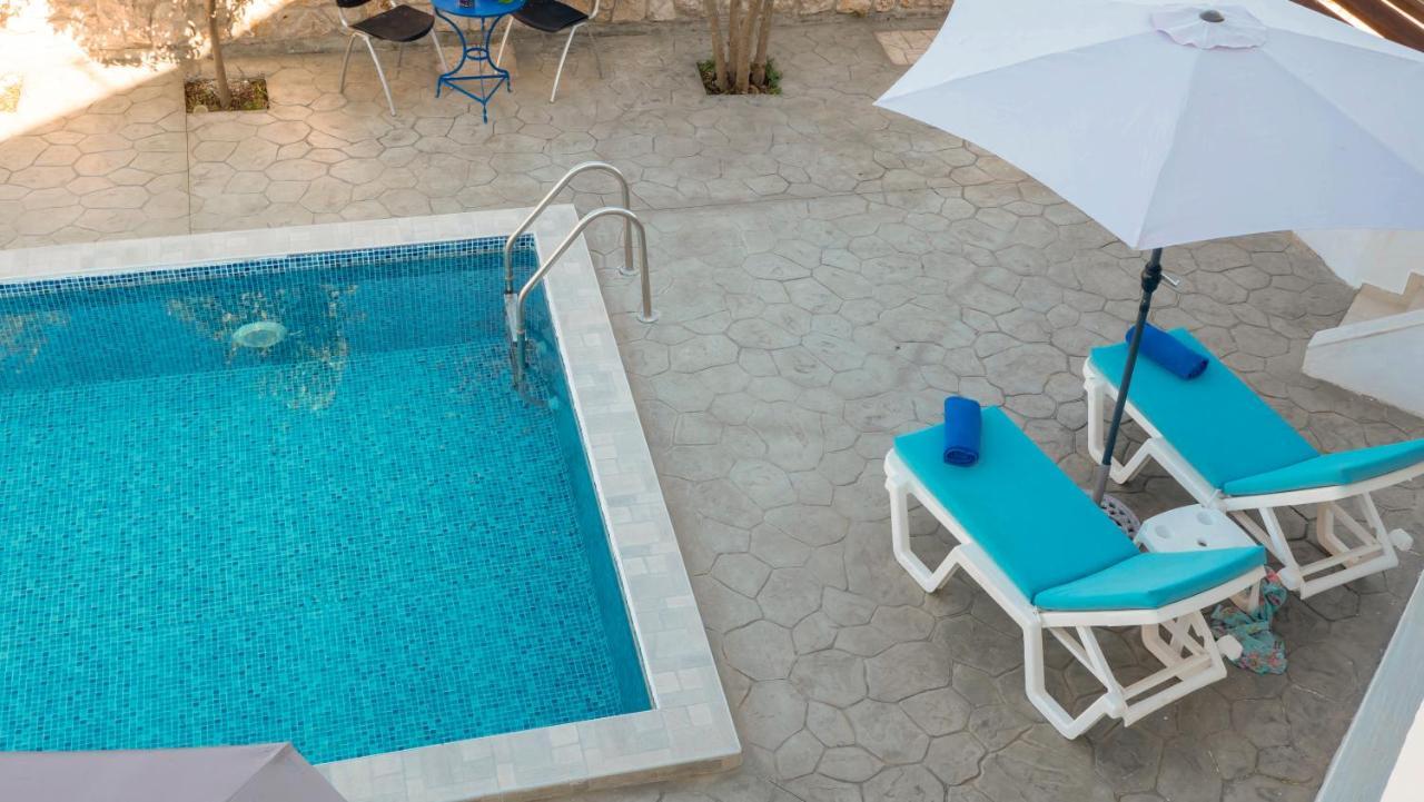 Greek Style Ground Floor Apartment & Pool เอียลิซอส ภายนอก รูปภาพ