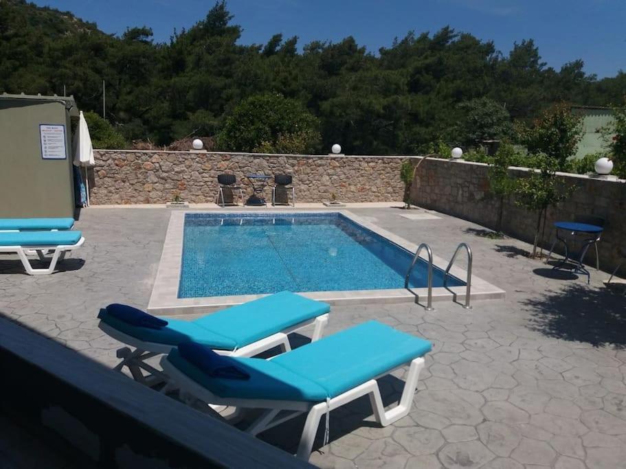 Greek Style Ground Floor Apartment & Pool เอียลิซอส ภายนอก รูปภาพ