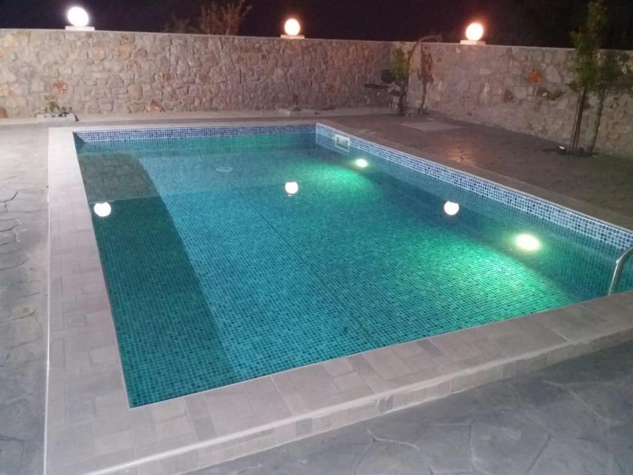 Greek Style Ground Floor Apartment & Pool เอียลิซอส ภายนอก รูปภาพ