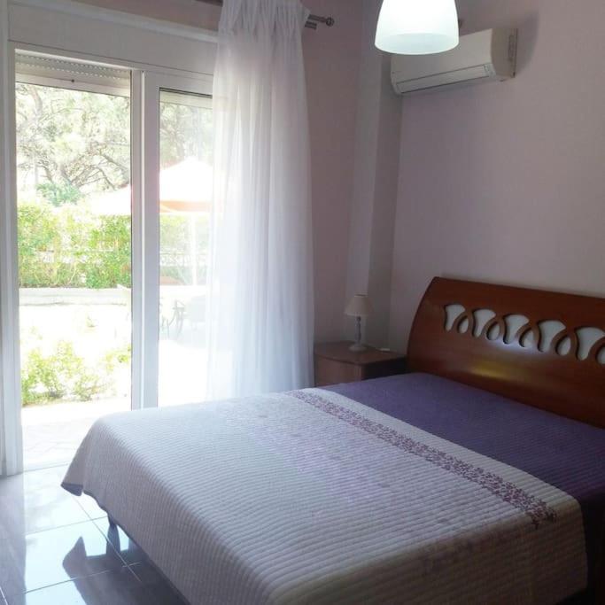 Greek Style Ground Floor Apartment & Pool เอียลิซอส ภายนอก รูปภาพ