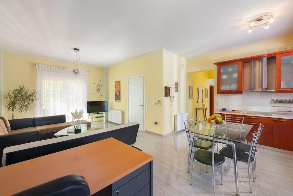 Greek Style Ground Floor Apartment & Pool เอียลิซอส ภายนอก รูปภาพ