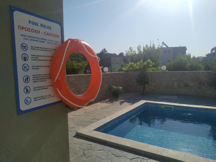 Greek Style Ground Floor Apartment & Pool เอียลิซอส ภายนอก รูปภาพ