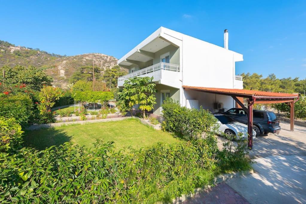 Greek Style Ground Floor Apartment & Pool เอียลิซอส ภายนอก รูปภาพ