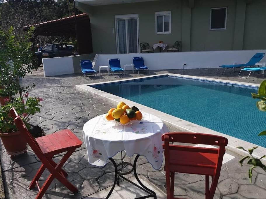 Greek Style Ground Floor Apartment & Pool เอียลิซอส ภายนอก รูปภาพ